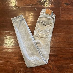 Women’s size 000 short, skinny distressed jeans